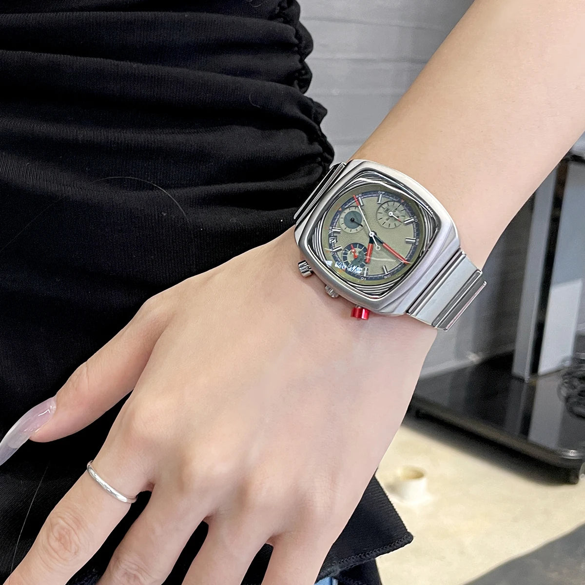 Squivelle® – Luxury Square Watch for Women | 2025 Trendy Light-High End Design, Elegant & Modern Style