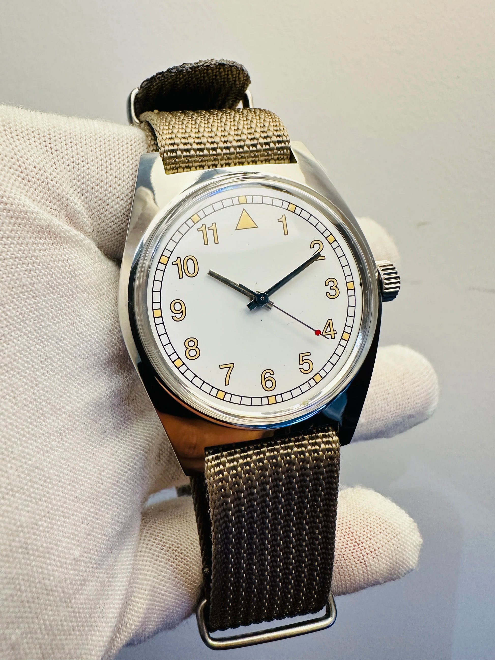 Montcaire® – Liora 7120 | 36mm Hand-Wound Mechanical Watch with Minimalist Retro Design – Perfect as a Couple’s Timepiece