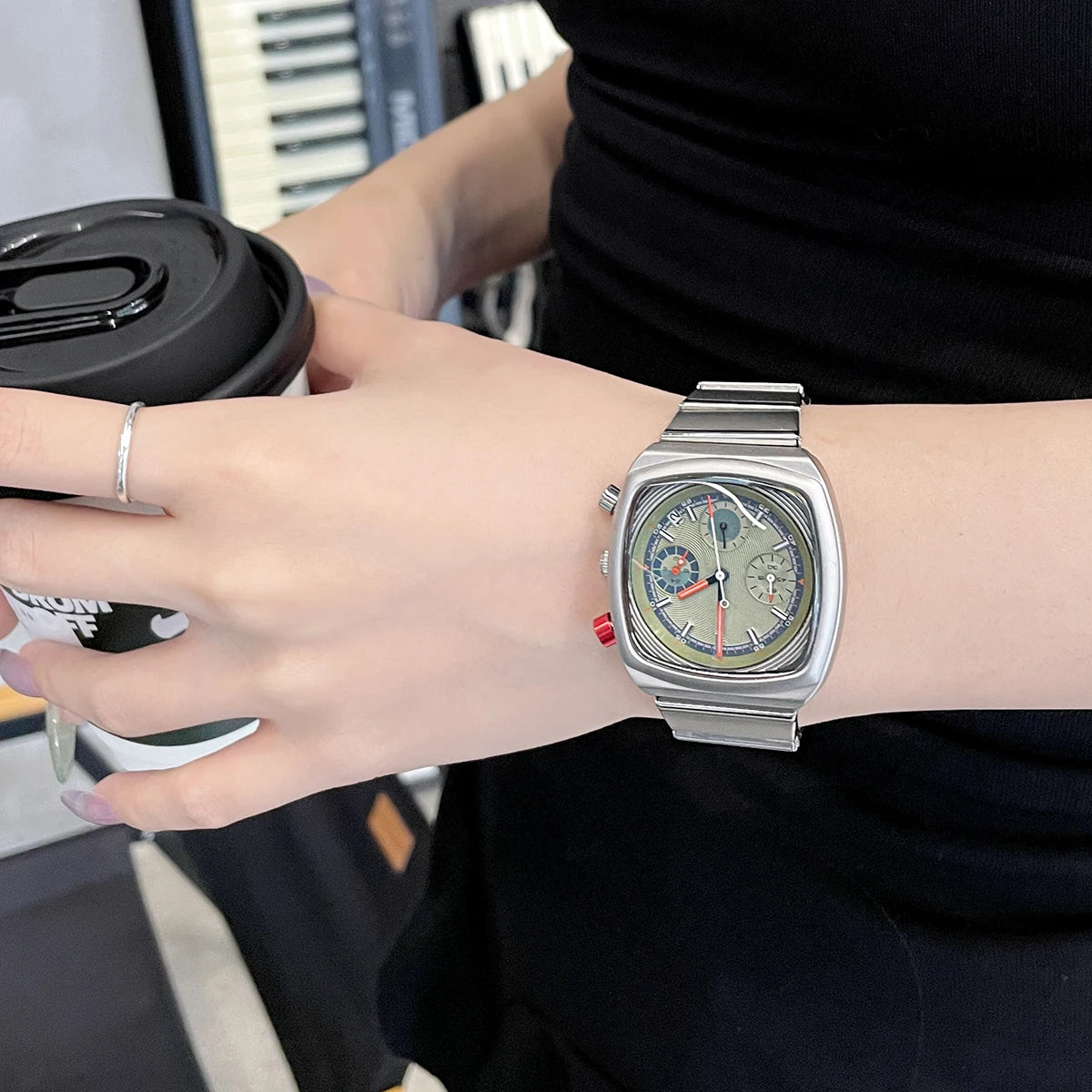 Squivelle® – Luxury Square Watch for Women | 2025 Trendy Light-High End Design, Elegant & Modern Style